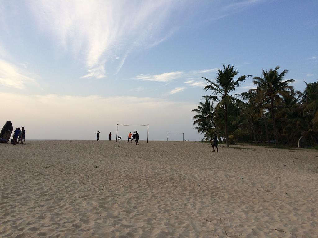 Апартаменты Marari John'S Beach Марарикулам Экстерьер фото